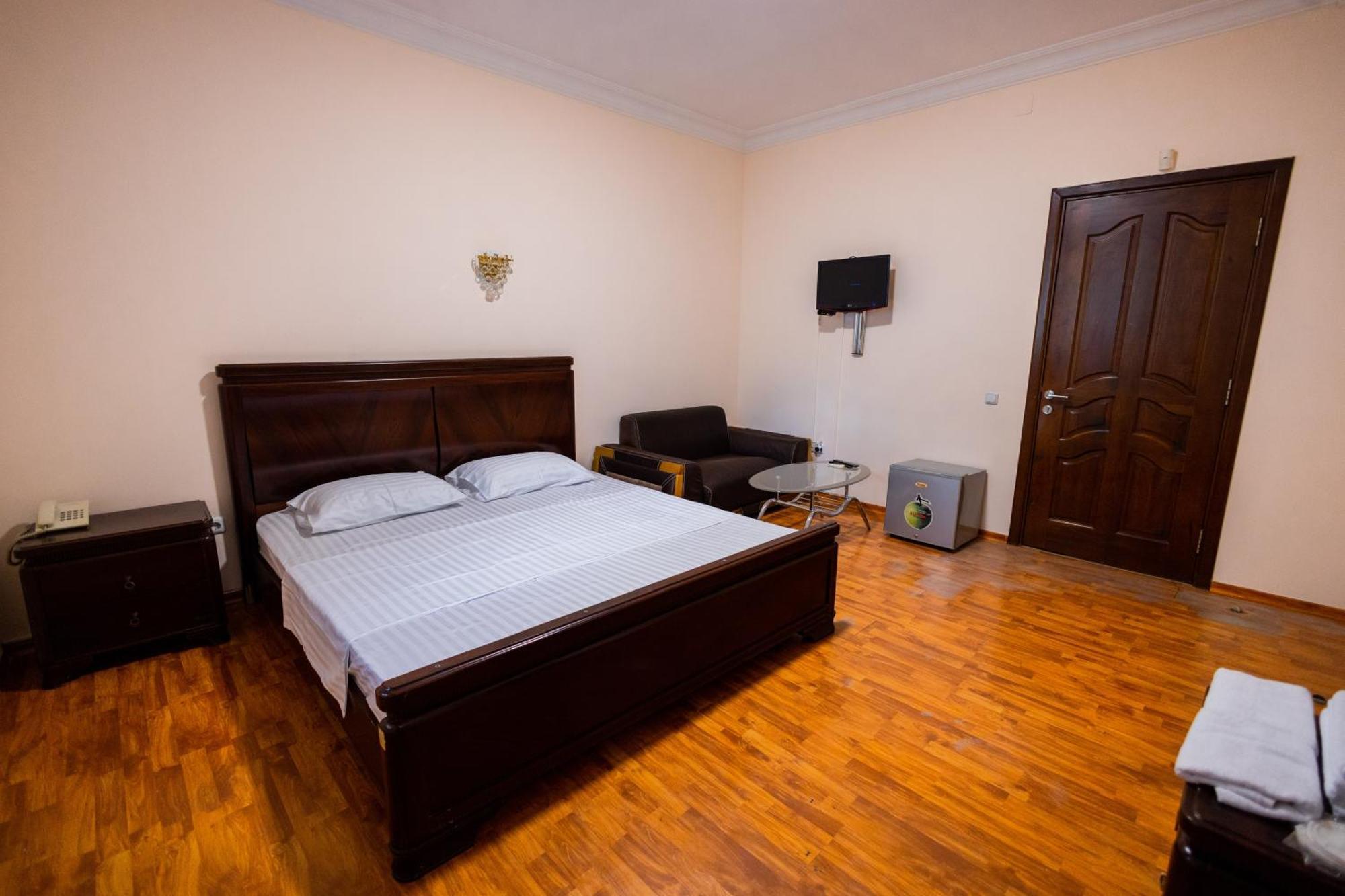 Yan Hotel Erywań Zewnętrze zdjęcie