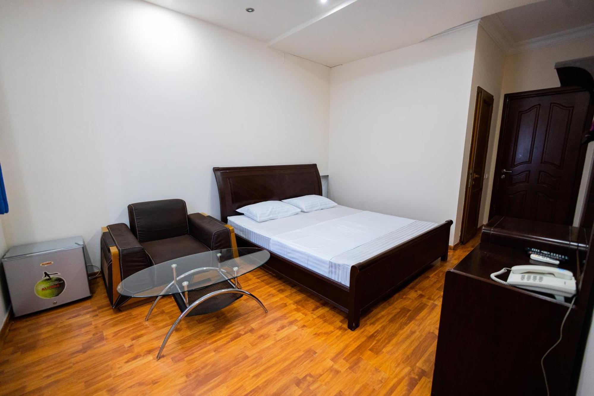Yan Hotel Erywań Zewnętrze zdjęcie