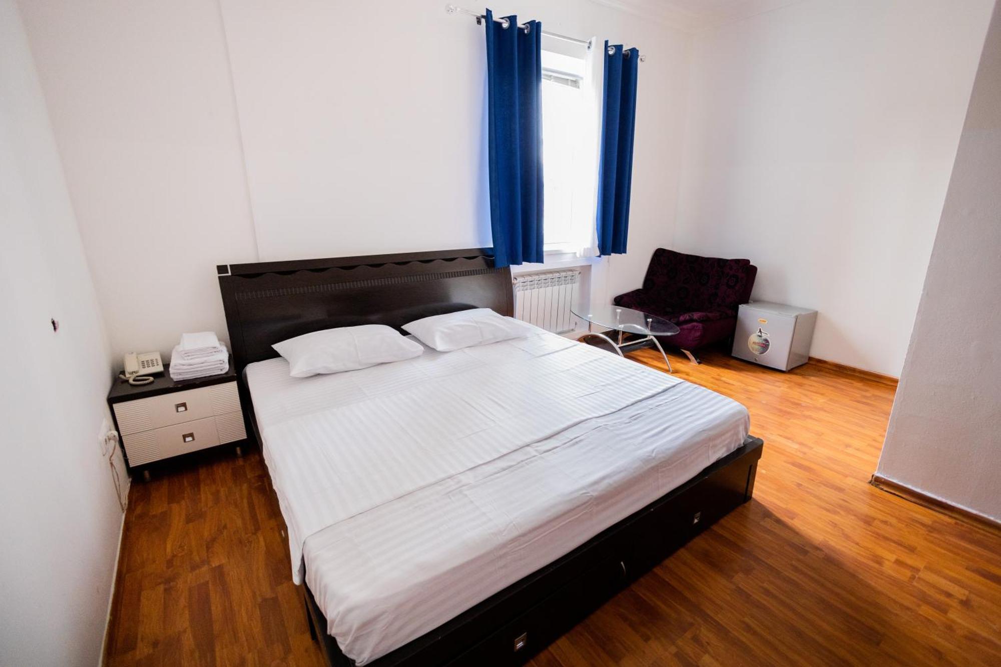 Yan Hotel Erywań Zewnętrze zdjęcie