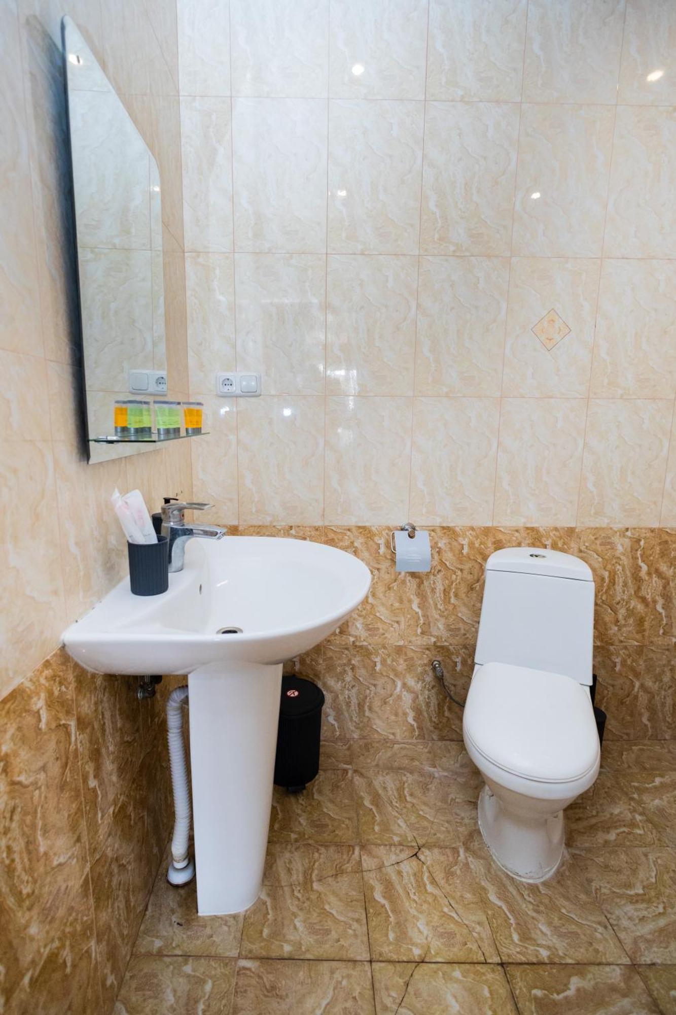 Yan Hotel Erywań Zewnętrze zdjęcie