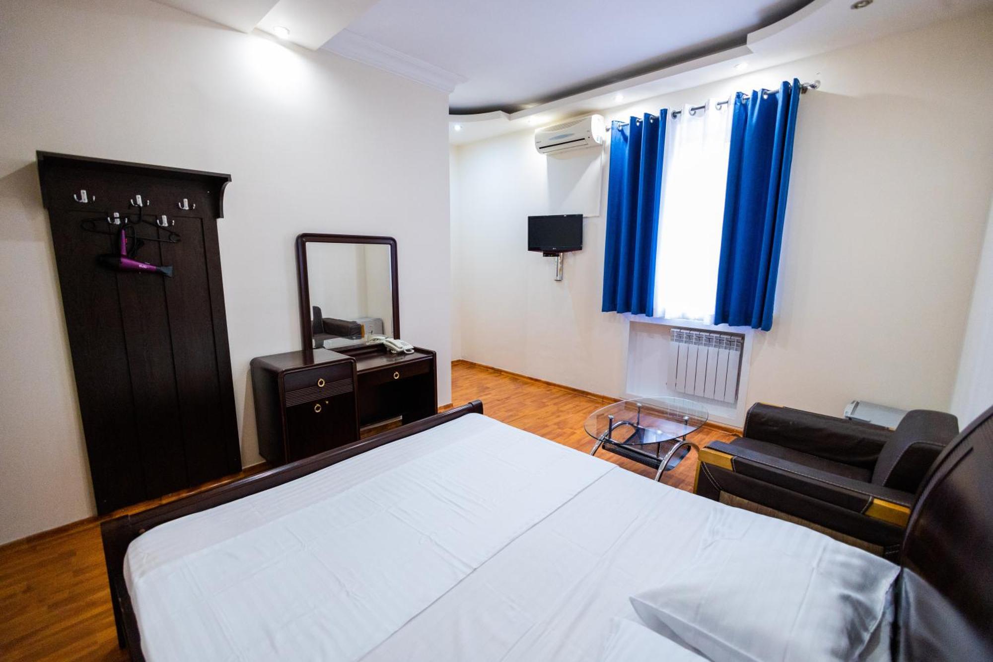 Yan Hotel Erywań Zewnętrze zdjęcie