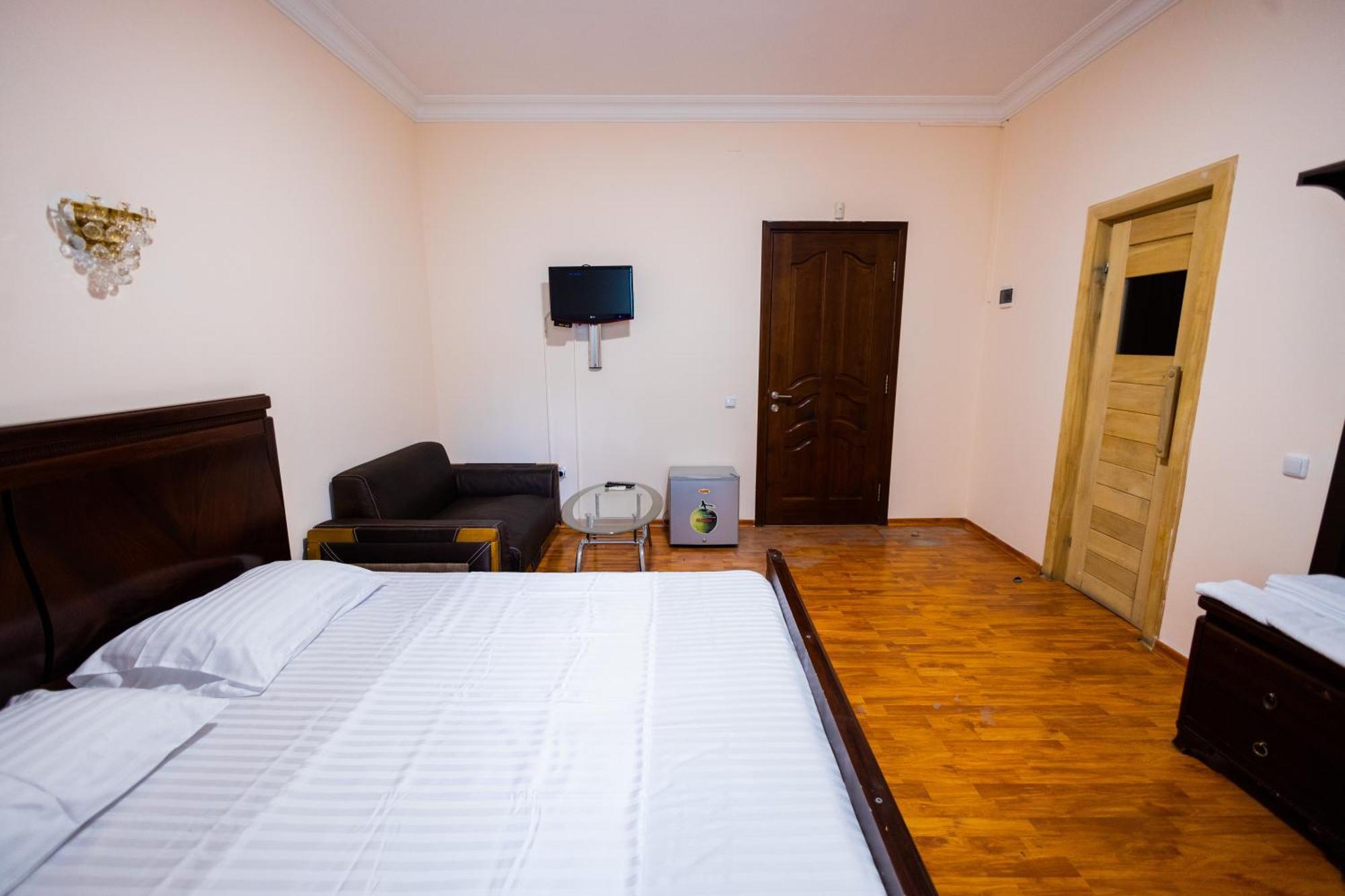 Yan Hotel Erywań Zewnętrze zdjęcie