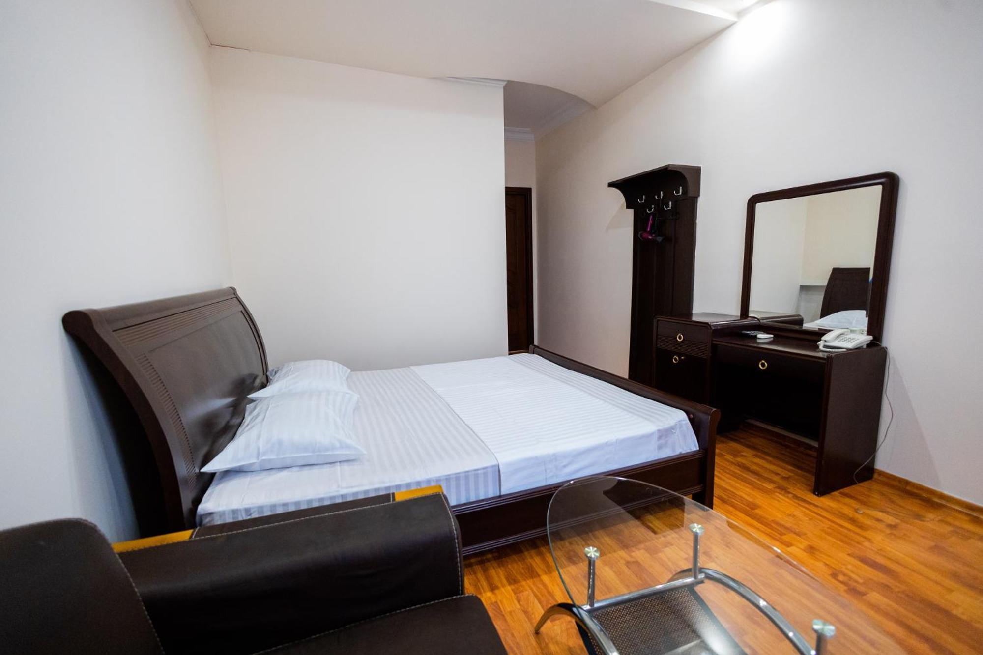 Yan Hotel Erywań Zewnętrze zdjęcie
