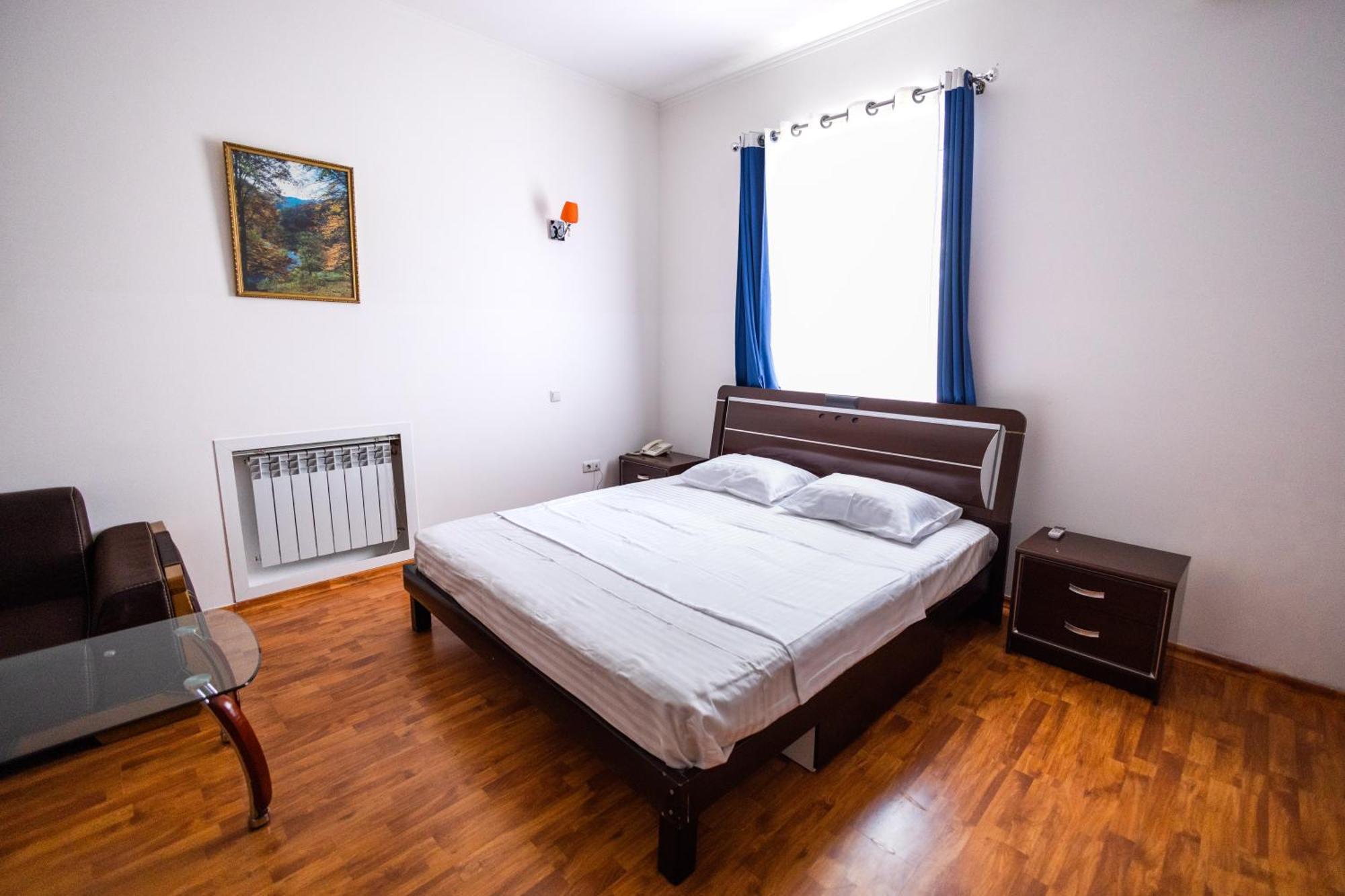 Yan Hotel Erywań Zewnętrze zdjęcie