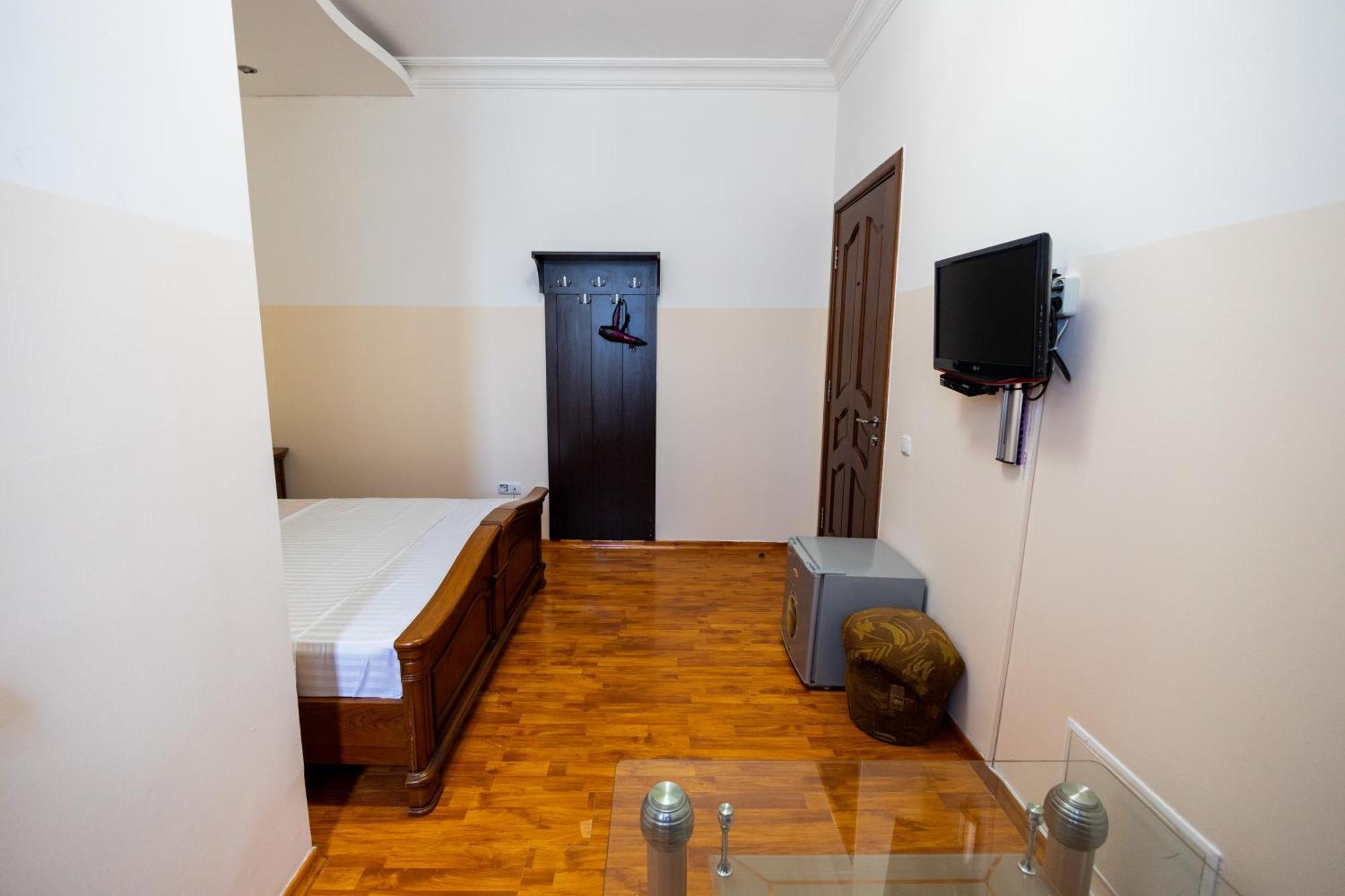 Yan Hotel Erywań Zewnętrze zdjęcie